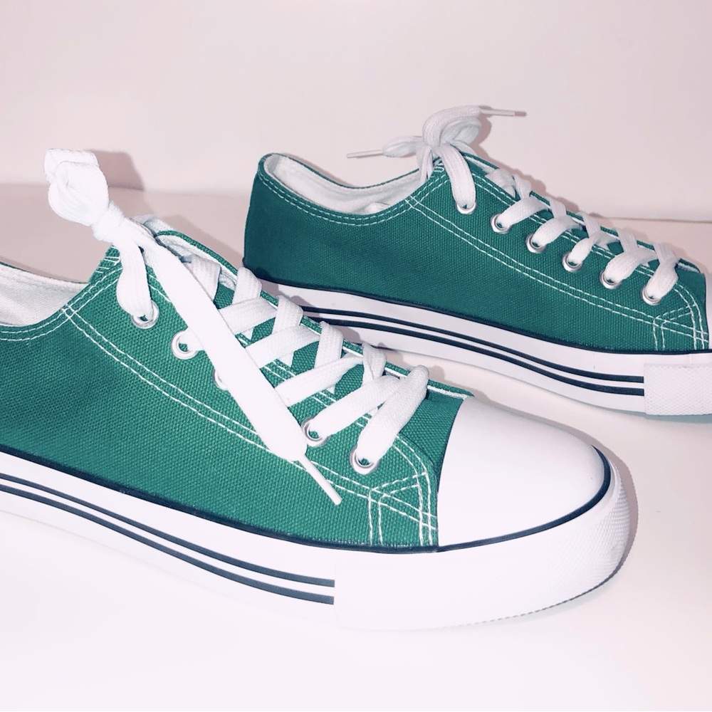 Classic Low-Top Canvas Sneakers - Green